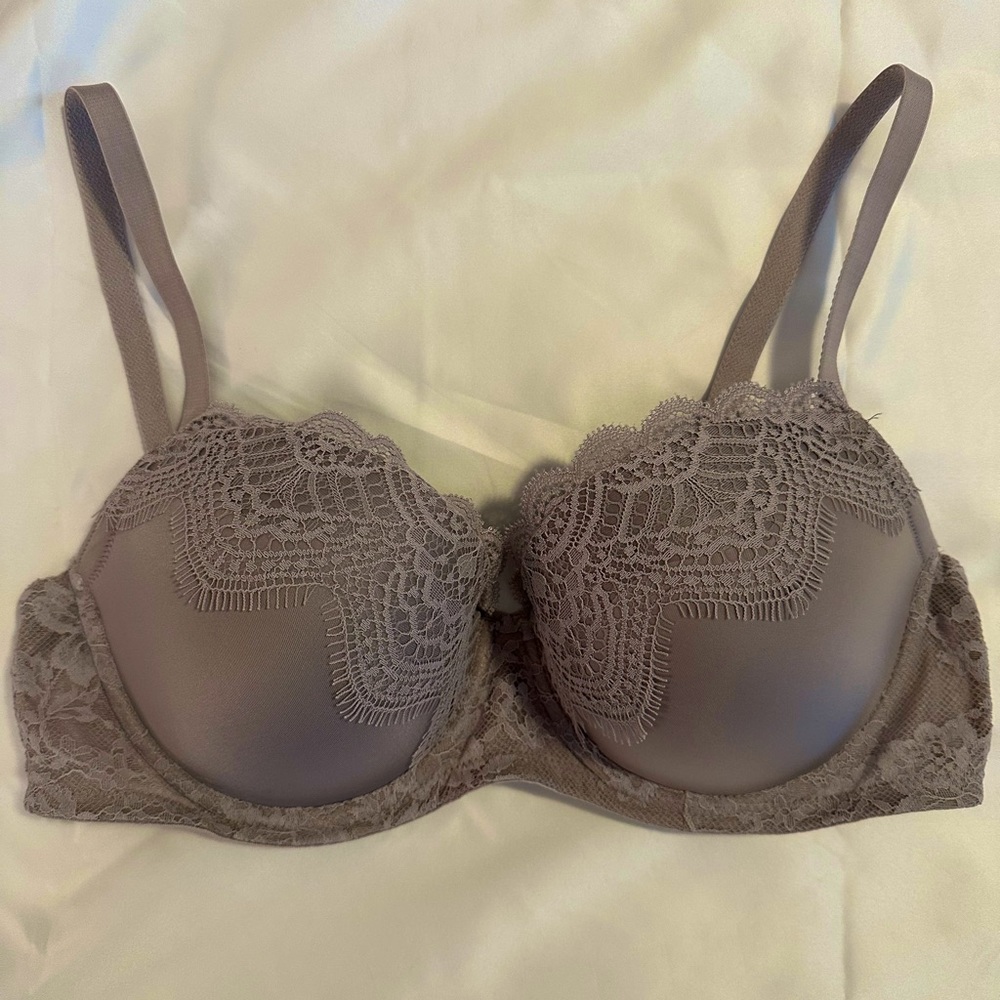 **NEVER WORN** GREY/SILVER LACE Victoria’s Secret Dream Angels Lined Demi Bra